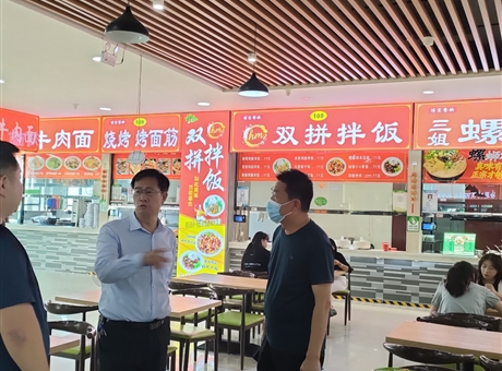 副校長深入食堂檢查指導(dǎo)，護(hù)航新生就餐“第一餐”