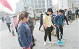 建筑工程系分團委開展“保護環(huán)境，你我同行”志愿者活動